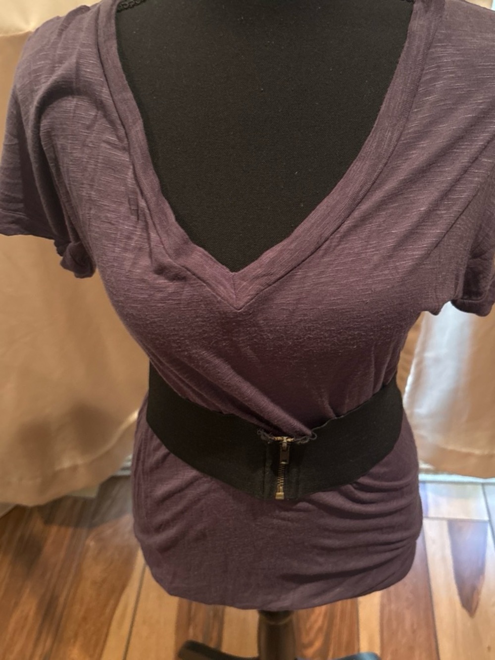 Derek Heart V-Neck Short Sleeve Tee in Plum